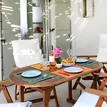 Emelias House Sea Side Semesterbostad